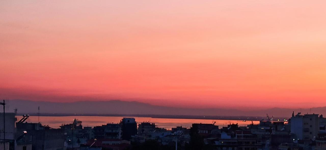 Sunset Rooftop Apartment Tessalónica Exterior foto